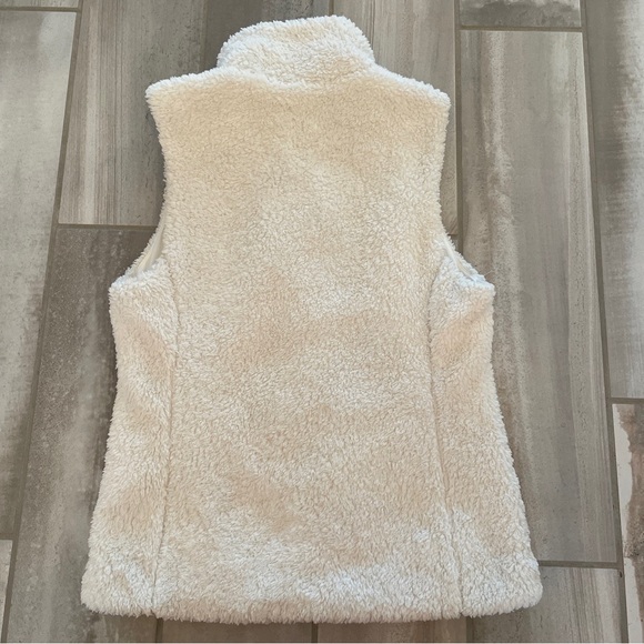 Patagonia Women’s Small Los Gatos Full Zip White Furry Fleece Vest 25216 - Picture 11 of 11